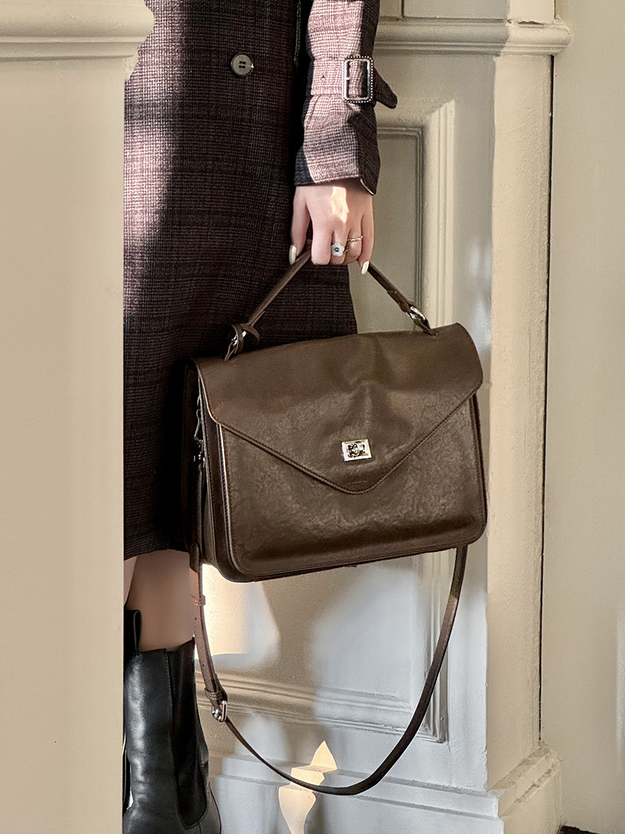 Classic messenger bag, 24.5*18.5cm - Image 3