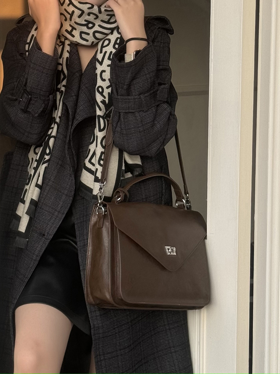 Classic messenger bag, 24.5*18.5cm - Image 4