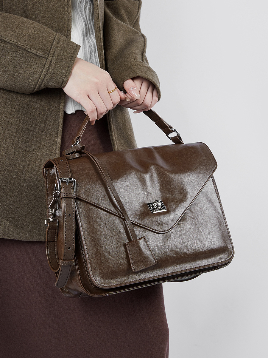 Classic messenger bag, 24.5*18.5cm - Image 2