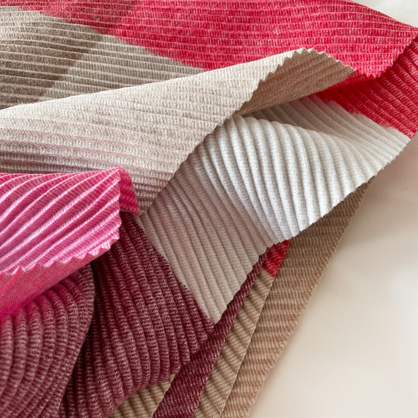 Versatile and comfortable knitted scarf, 180*34cm - Image 2