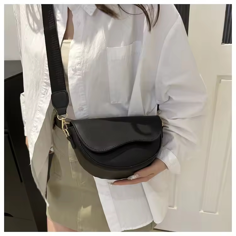 Classic Crossbody Bag for Travel, 16*18cm - Image 12